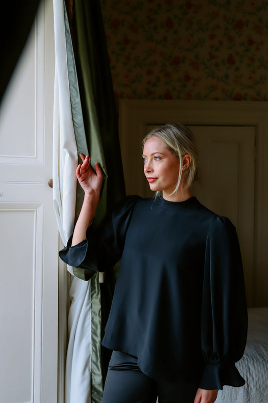 Ann Blouse in Black