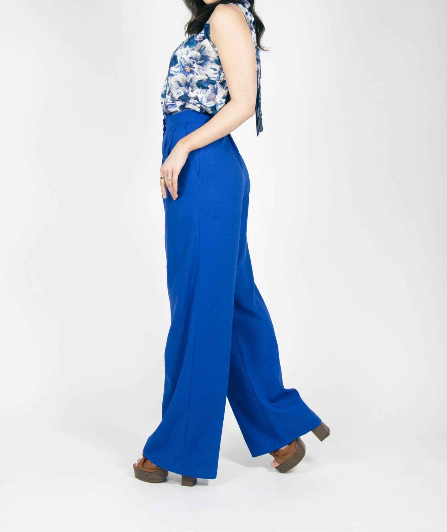 blue linen wide leg trouser retro style fashion. Blue sleeveless top with large white and blue flowers 