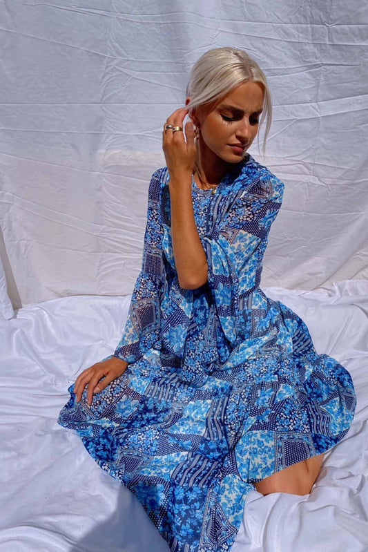 vibrant blue dress. 70s style ladies fashion
